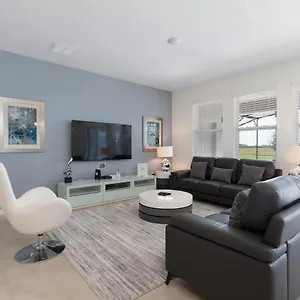 Holiday home 8012 Oak Shadow Court At Solterra, Davenport